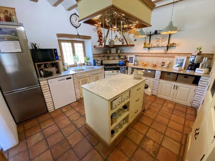 Image No.18-7 Bed Property for sale