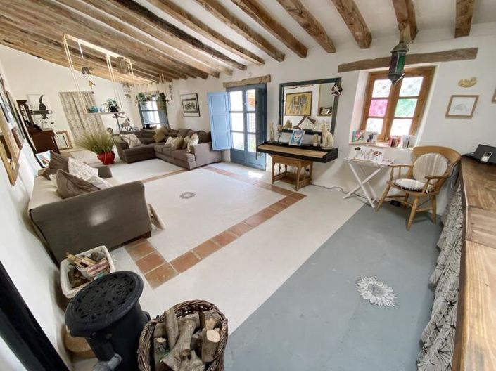 Image No.23-7 Bed Property for sale