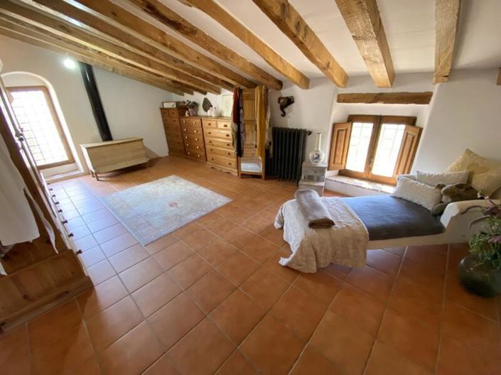 Image No.27-7 Bed Property for sale