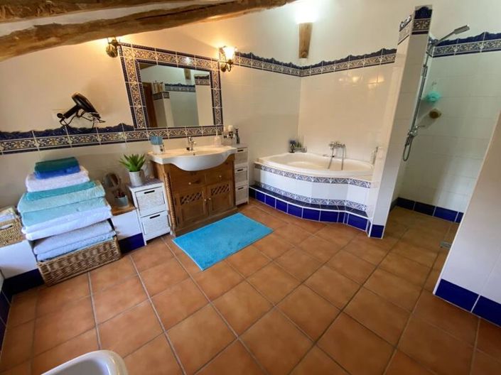 Image No.29-7 Bed Property for sale