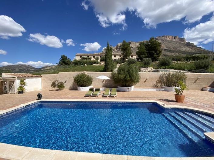 Image No.3-7 Bed Property for sale