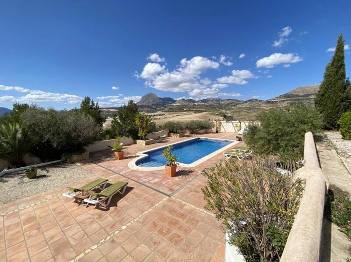 Image No.4-7 Bed Property for sale