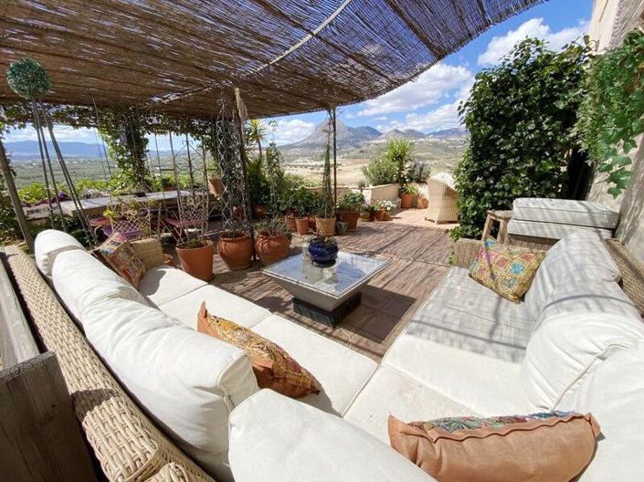 Image No.6-7 Bed Property for sale