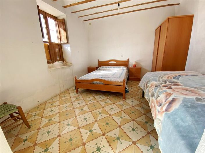 Image No.8-3 Bed Property for sale