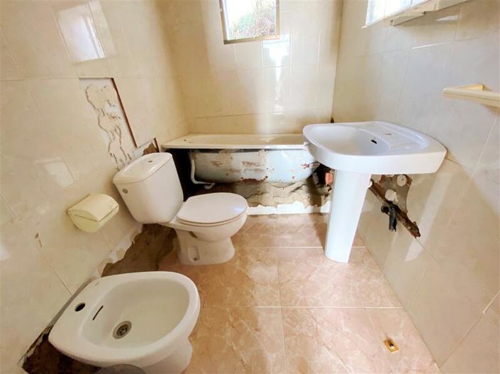 Image No.11-3 Bed Property for sale