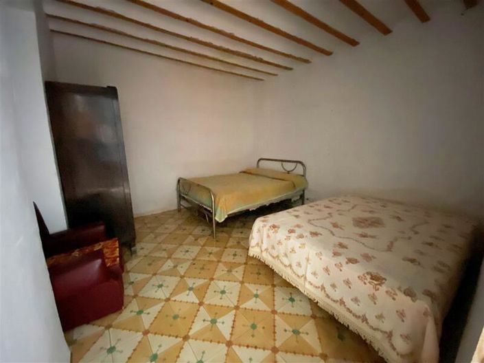 Image No.12-3 Bed Property for sale