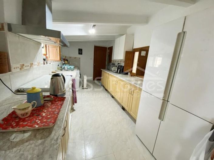 Image No.12-3 Bed Property for sale