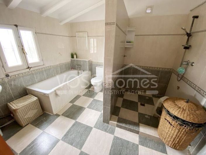 Image No.19-3 Bed Property for sale