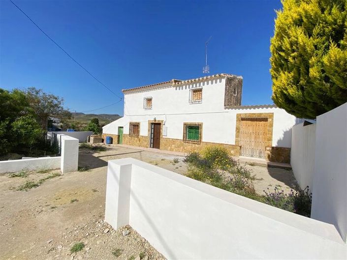 Image No.1-4 Bed Property for sale