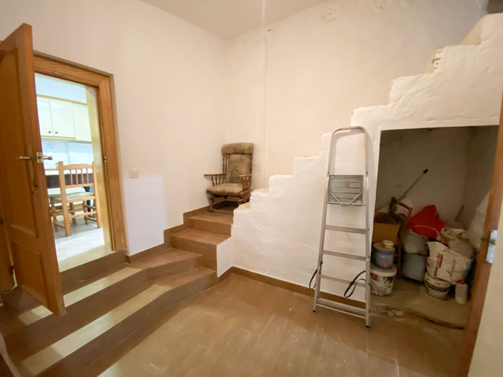 Image No.17-4 Bed Property for sale
