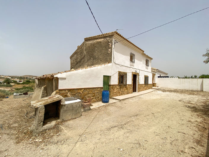 Image No.2-4 Bed Property for sale