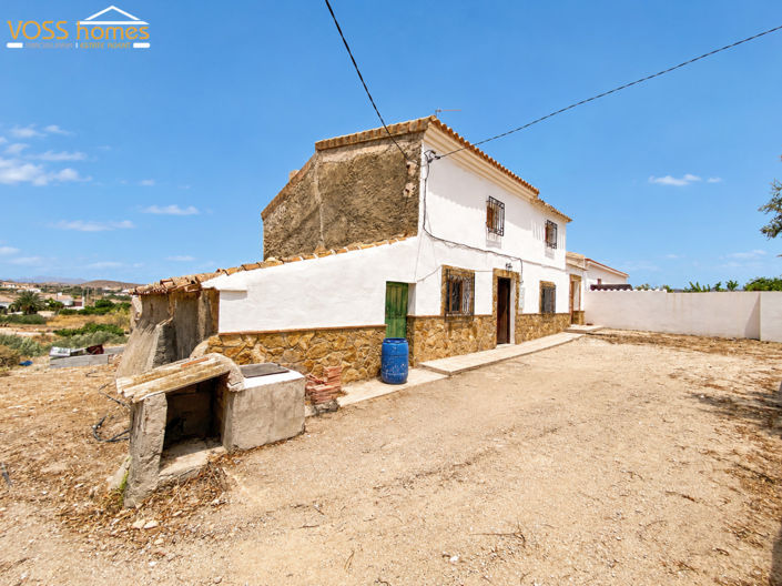Image No.2-4 Bed Property for sale