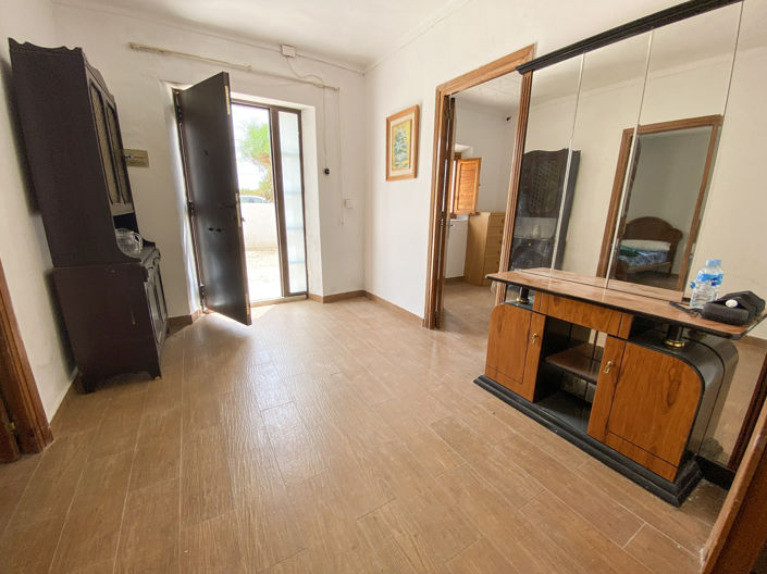 Image No.4-4 Bed Property for sale