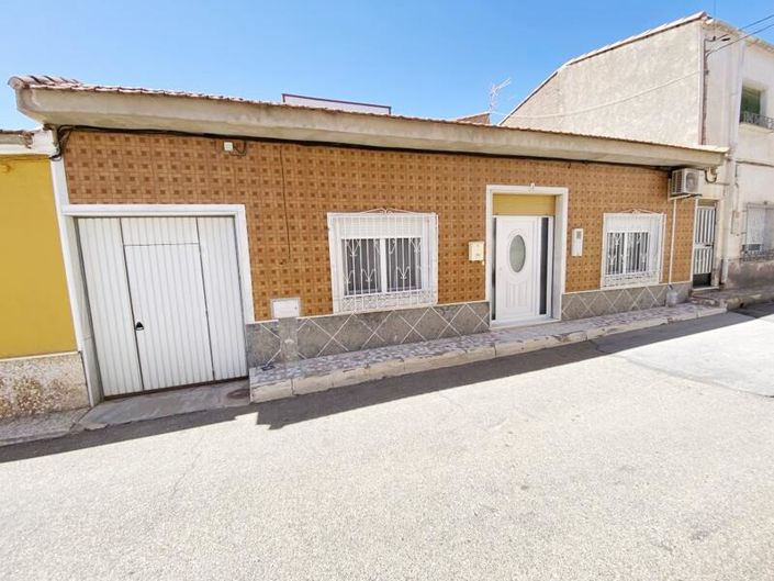 Image No.1-4 Bed Property for sale
