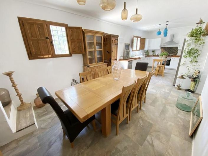 Image No.11-5 Bed Property for sale