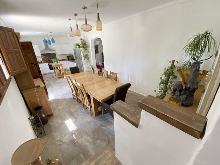 Image No.12-5 Bed Property for sale