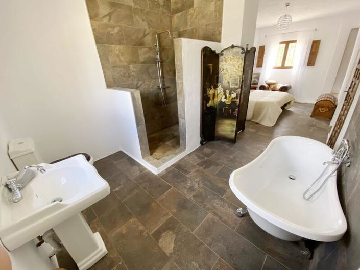 Image No.25-5 Bed Property for sale