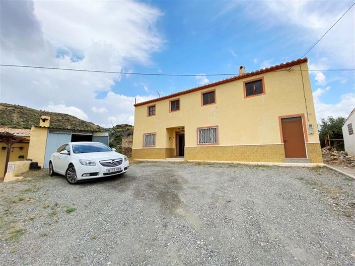 Image No.1-4 Bed Property for sale