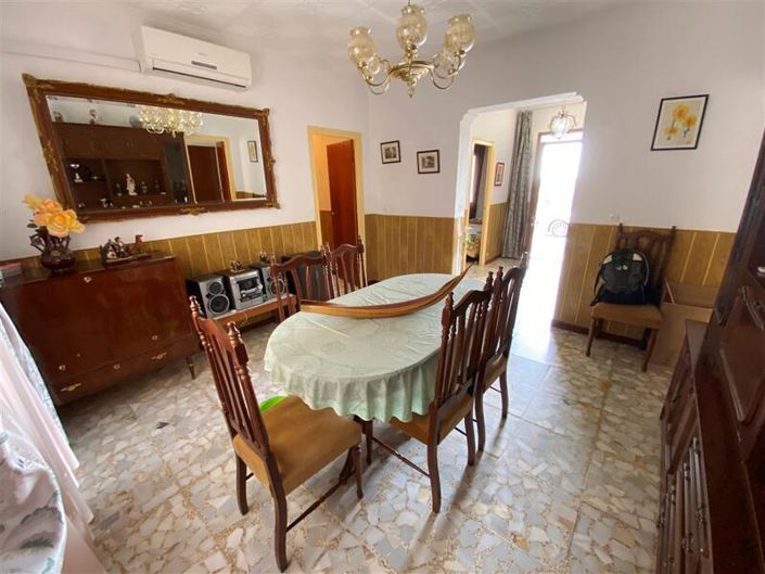 Image No.8-4 Bed Property for sale