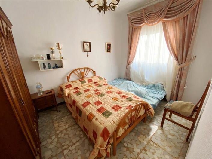 Image No.14-4 Bed Property for sale