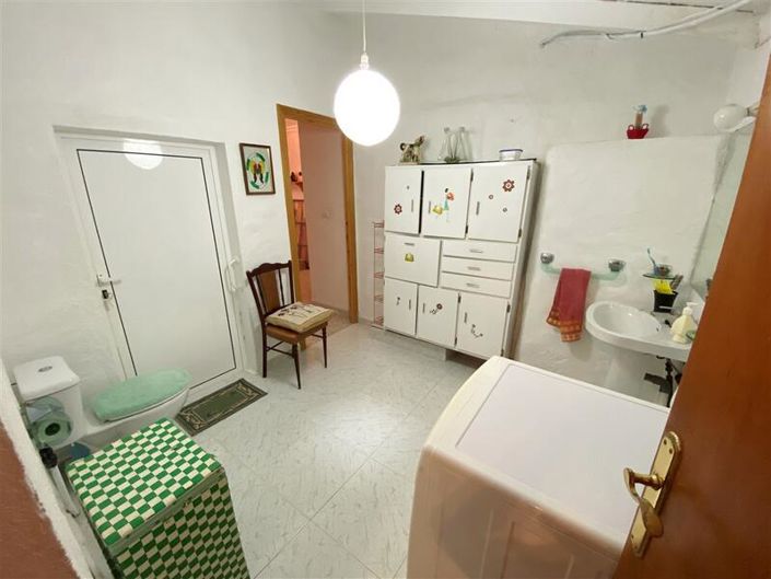 Image No.17-4 Bed Property for sale