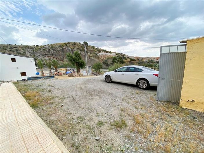 Image No.31-4 Bed Property for sale