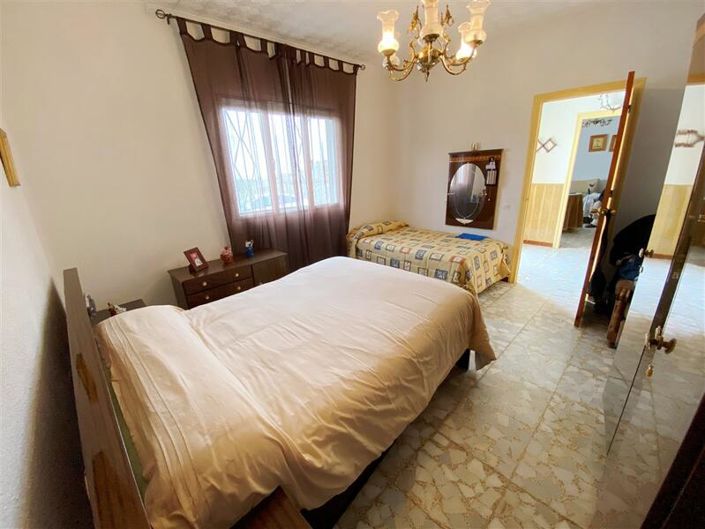 Image No.13-4 Bed Property for sale