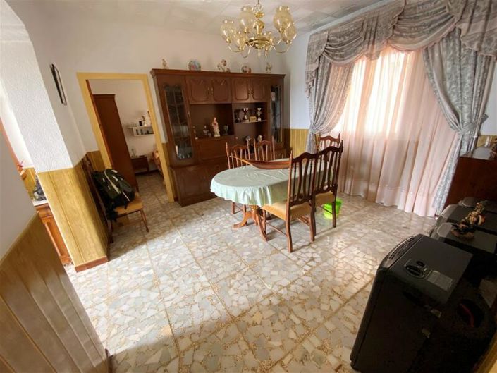 Image No.9-4 Bed Property for sale