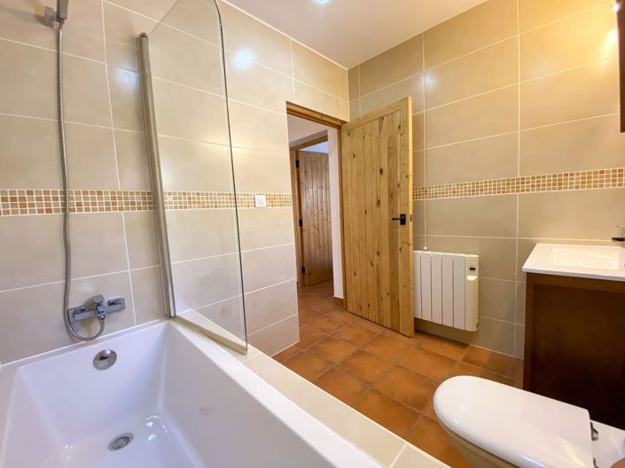 Image No.25-9 Bed Property for sale