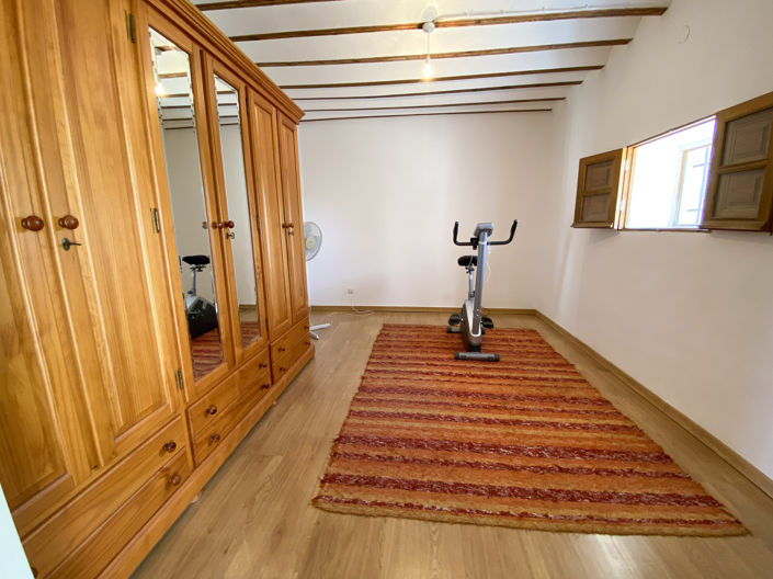 Image No.30-9 Bed Property for sale
