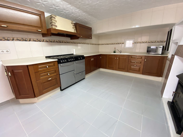 Image No.32-9 Bed Property for sale