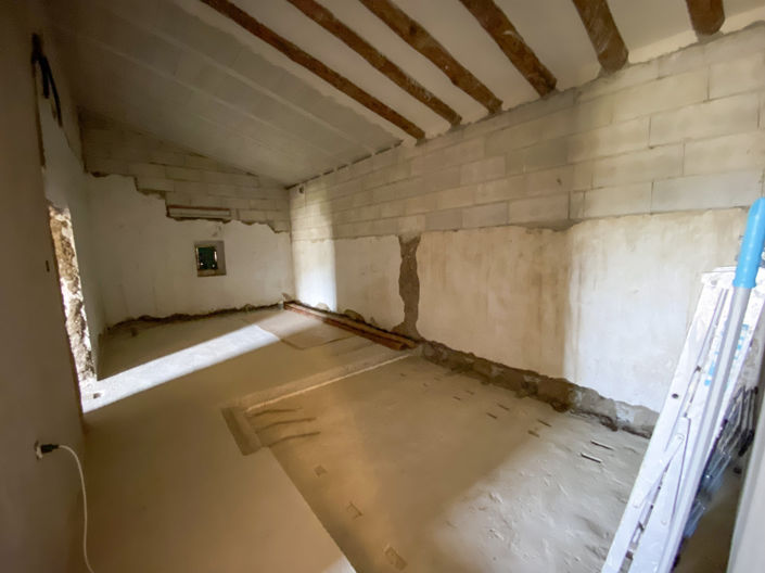 Image No.40-9 Bed Property for sale