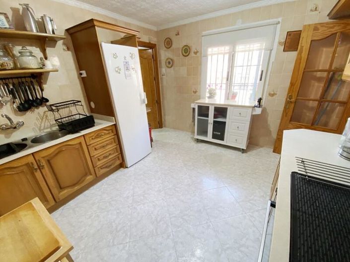 Image No.15-4 Bed Property for sale