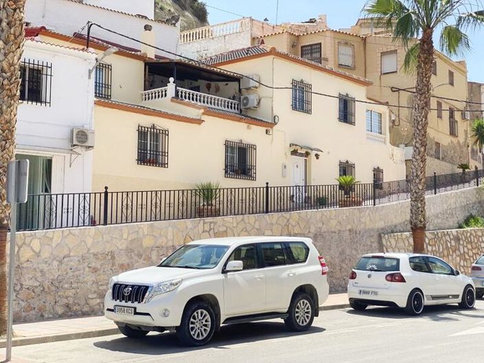 Image No.40-4 Bed Property for sale