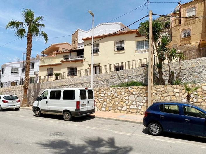 Image No.38-4 Bed Property for sale