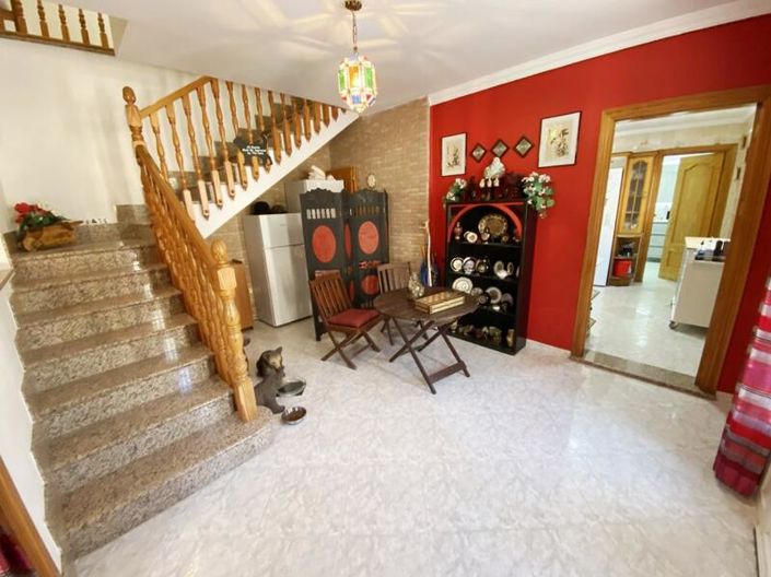 Image No.4-4 Bed Property for sale