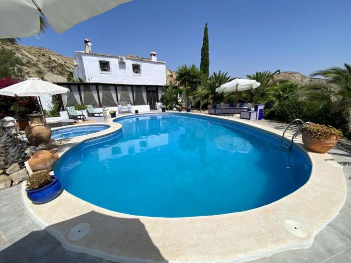 Image No.1-4 Bed Property for sale