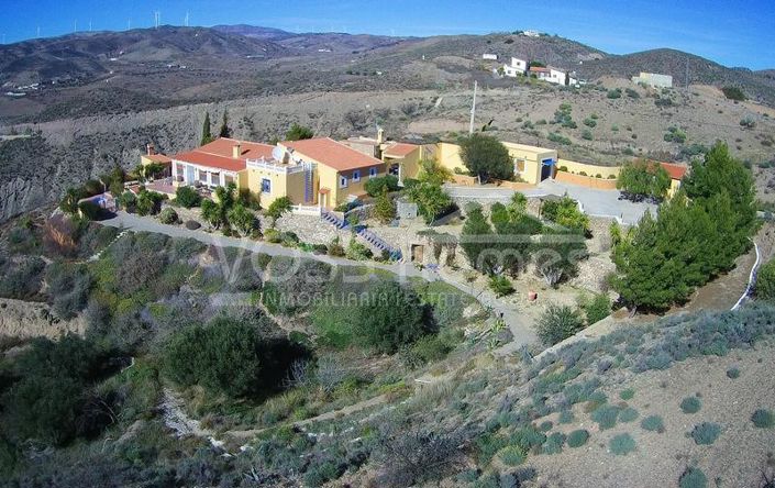 Image No.1-4 Bed Property for sale