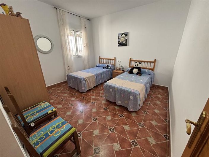 Image No.10-8 Bed Property for sale