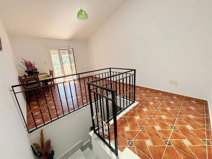 Image No.13-8 Bed Property for sale