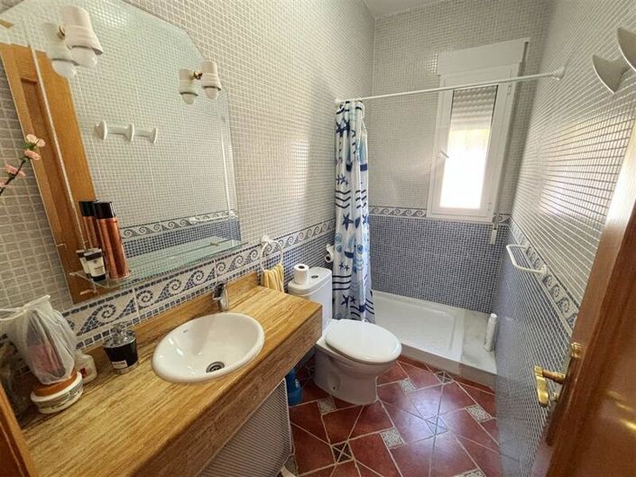 Image No.19-8 Bed Property for sale