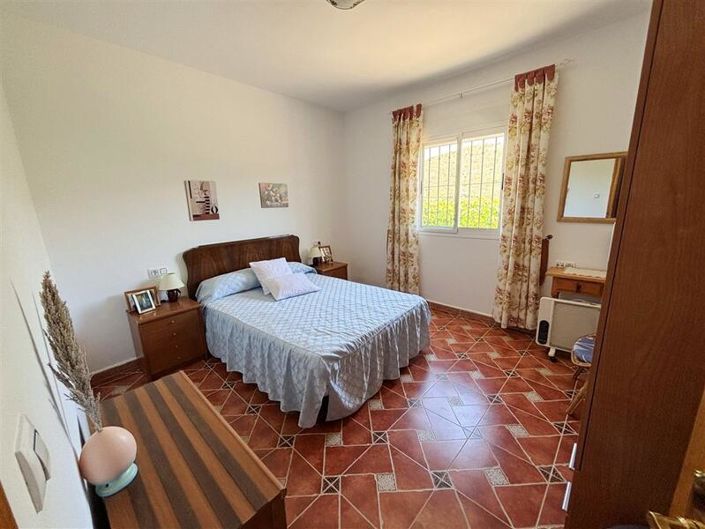 Image No.22-8 Bed Property for sale