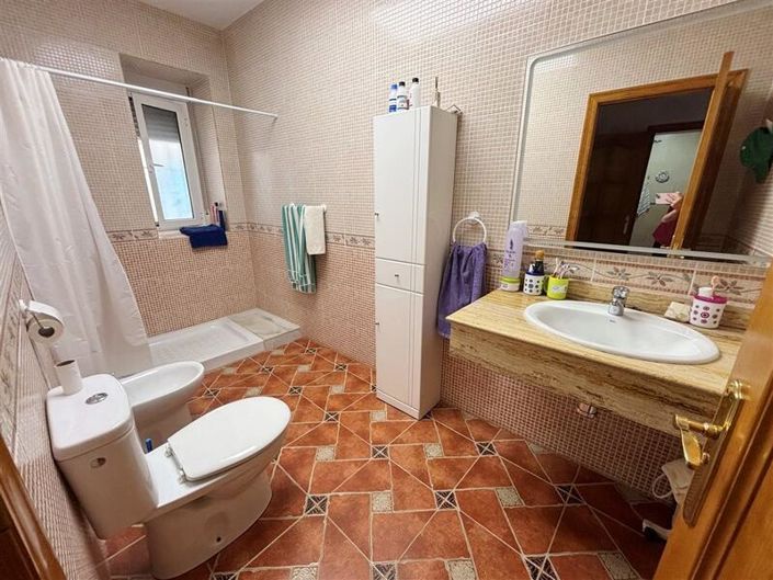 Image No.25-8 Bed Property for sale