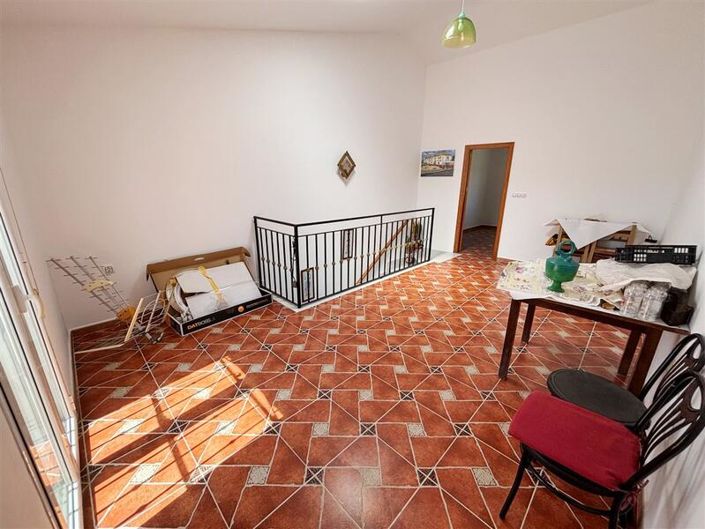 Image No.29-8 Bed Property for sale