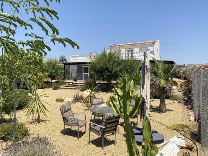 Image No.1-4 Bed Property for sale