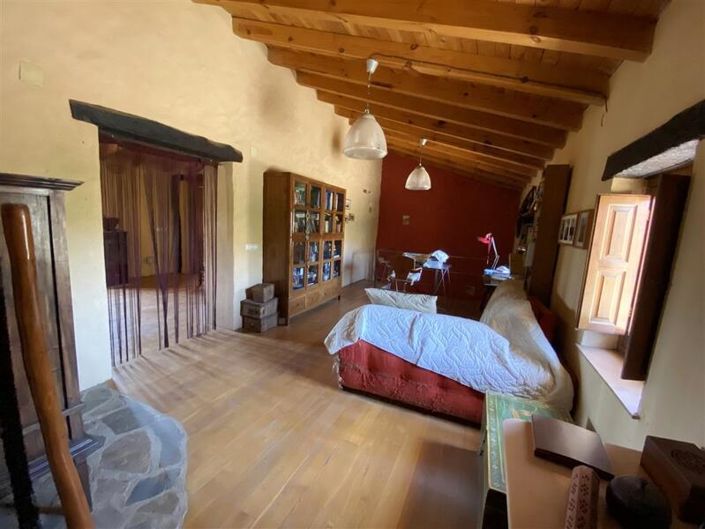 Image No.19-4 Bed Property for sale