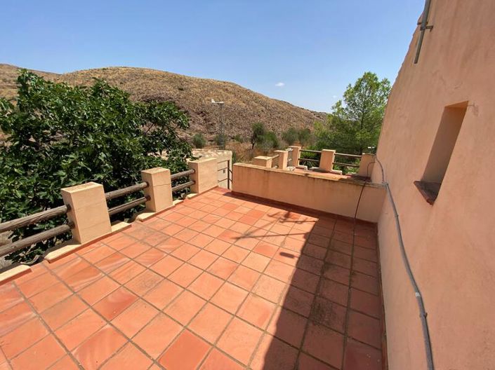 Image No.37-4 Bed Property for sale