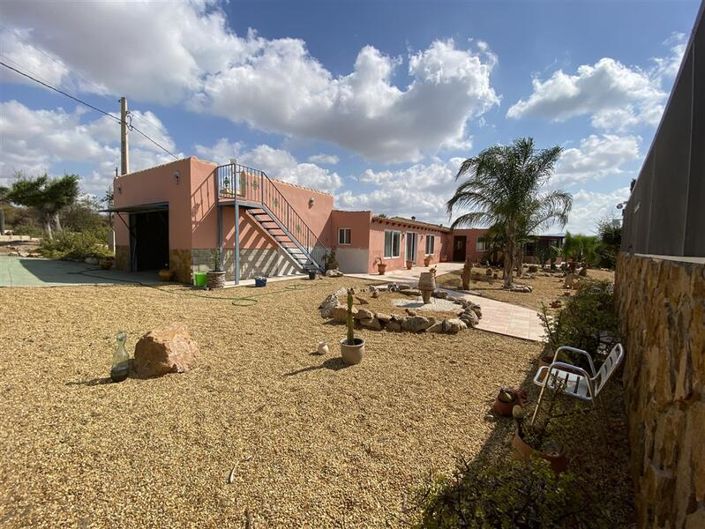 Image No.1-5 Bed Property for sale