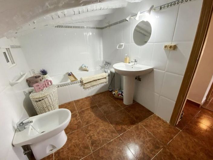 Image No.22-4 Bed Property for sale