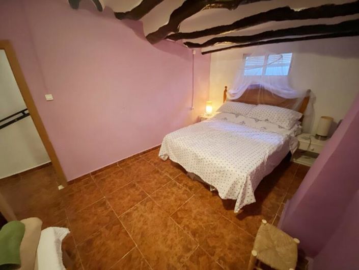 Image No.32-4 Bed Property for sale